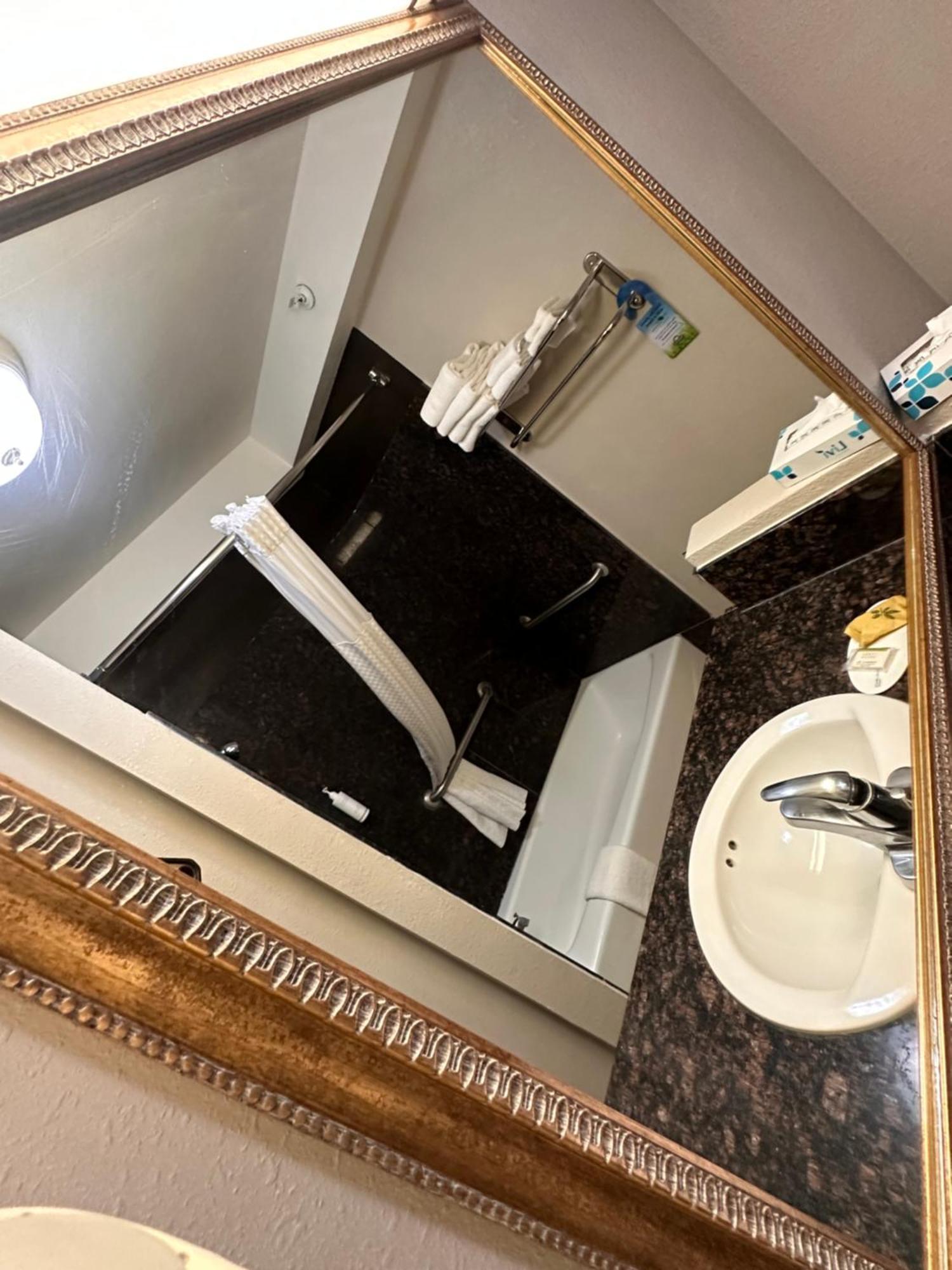 Days Inn & Suites By Wyndham Artesia Buitenkant foto